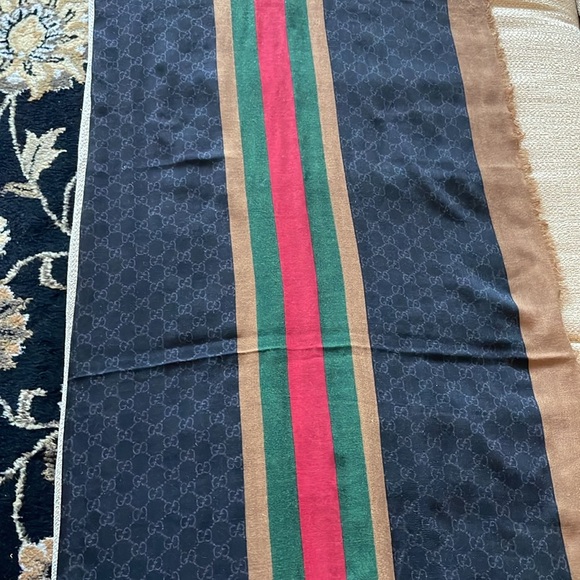 Authentic Gucci silk wool scarf - Picture 4 of 11